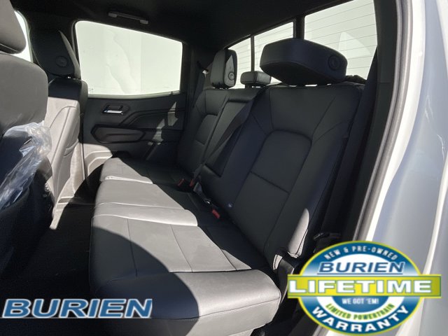 Vehicle image 32 of 41