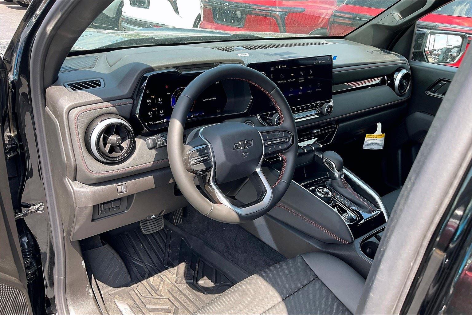 2025 Chevrolet Colorado Z71 Image 8 of 12