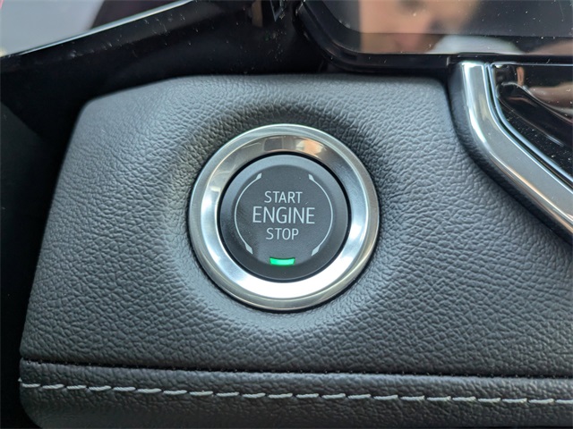 Vehicle image 32 of 34