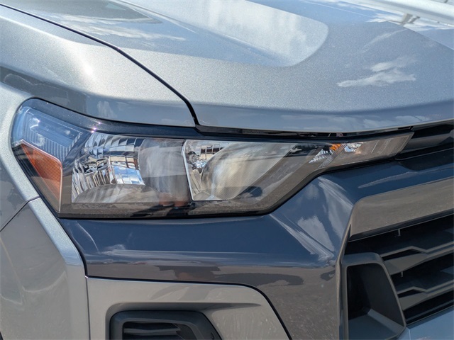 Vehicle image 27 of 34