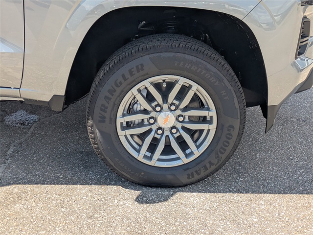 Vehicle image 10 of 34