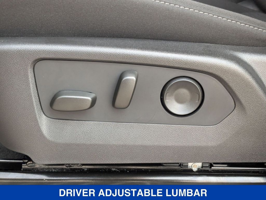 2025 Chevrolet Colorado LT Image 28 of 37