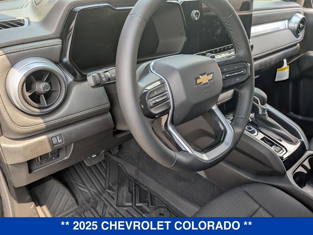 2025 Chevrolet Colorado LT Image 32 of 37