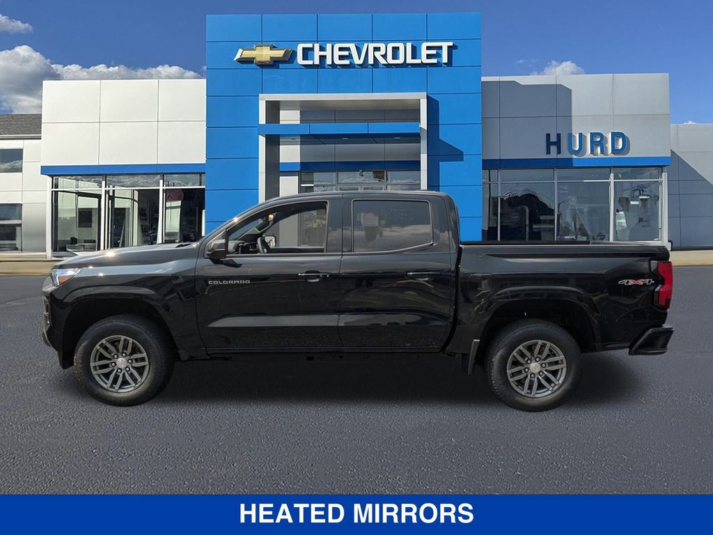2025 Chevrolet Colorado LT Image 7 of 37