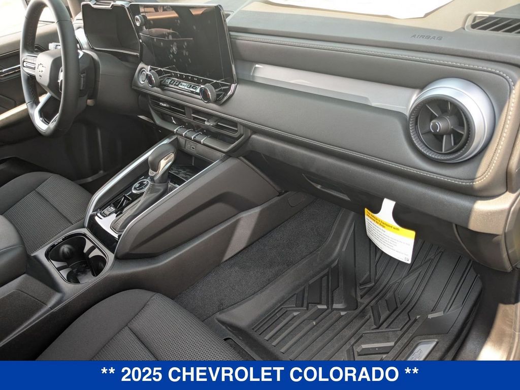 2025 Chevrolet Colorado LT Image 16 of 37