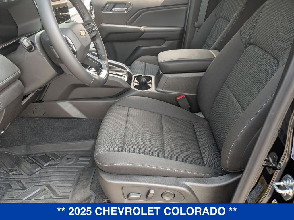 2025 Chevrolet Colorado LT Image 14 of 37