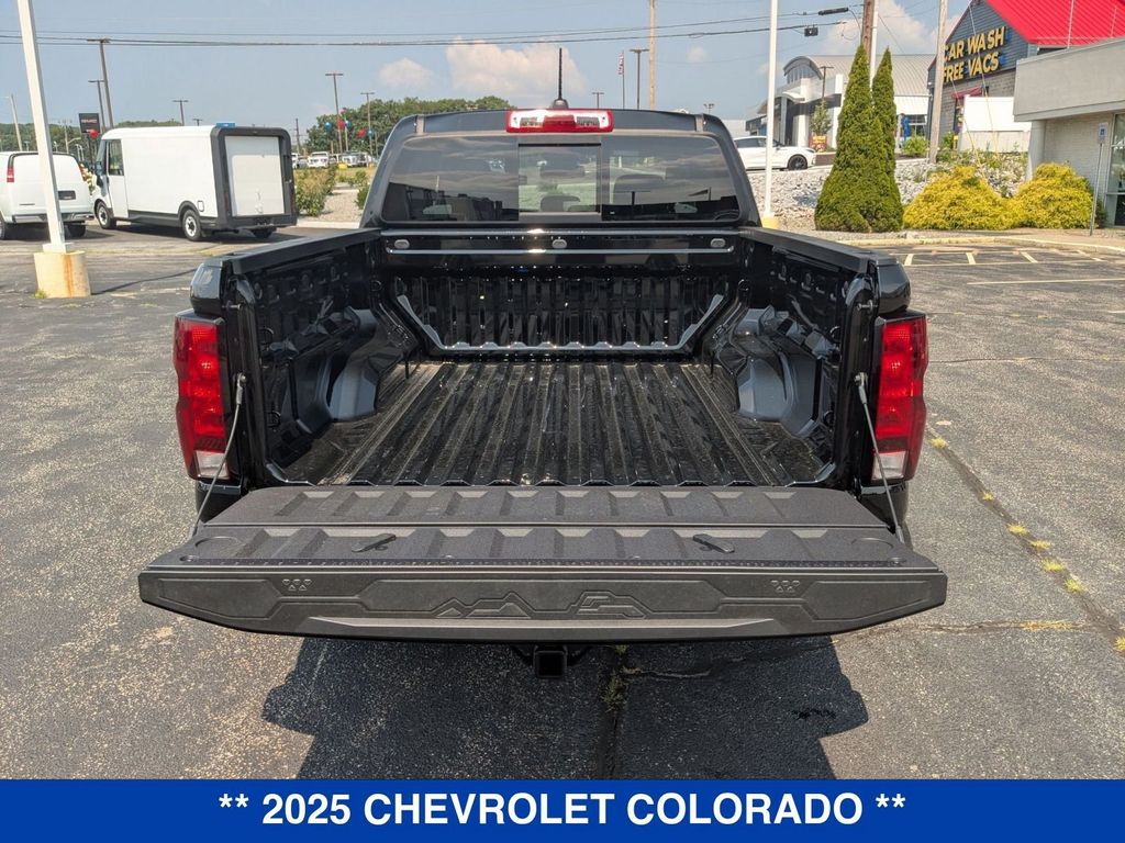 2025 Chevrolet Colorado LT Image 10 of 37
