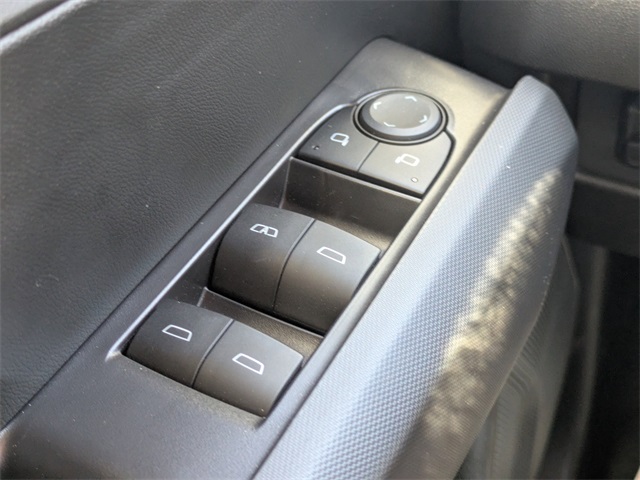 Vehicle image 31 of 34