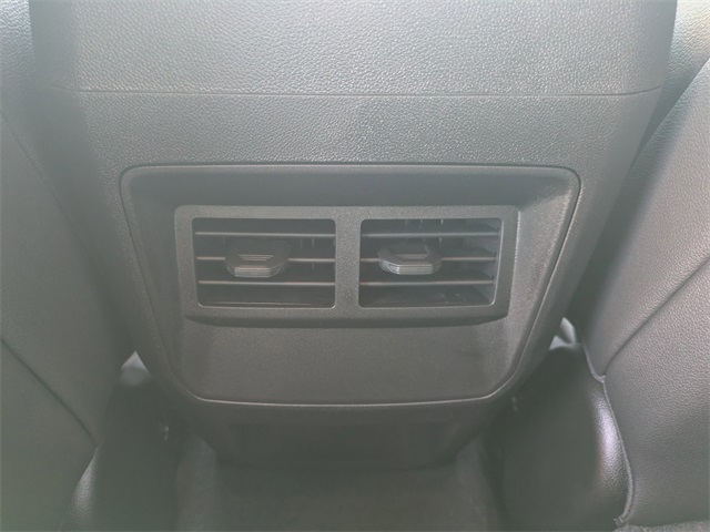 Vehicle image 27 of 34