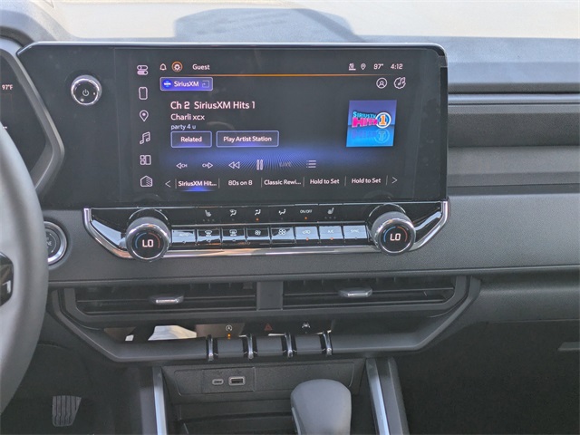 Vehicle image 25 of 34