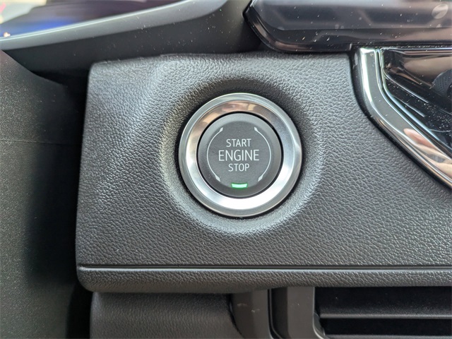 Vehicle image 32 of 34