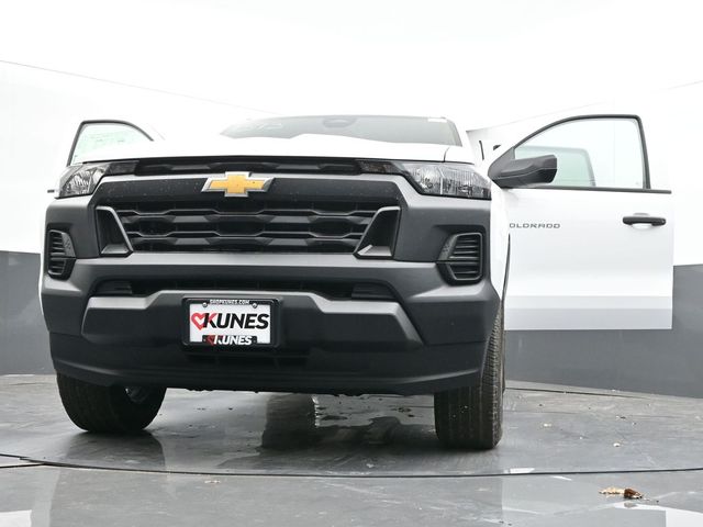 Vehicle image 32 of 67