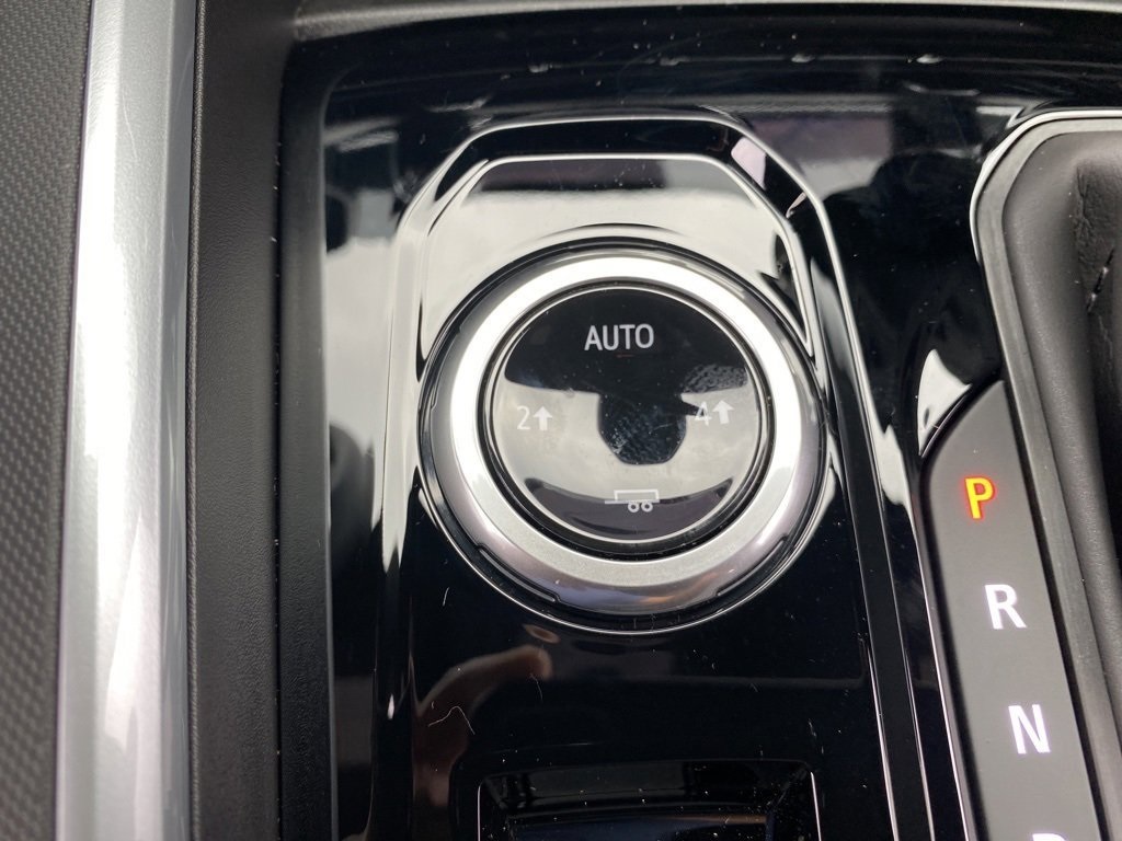 Vehicle image 25 of 32