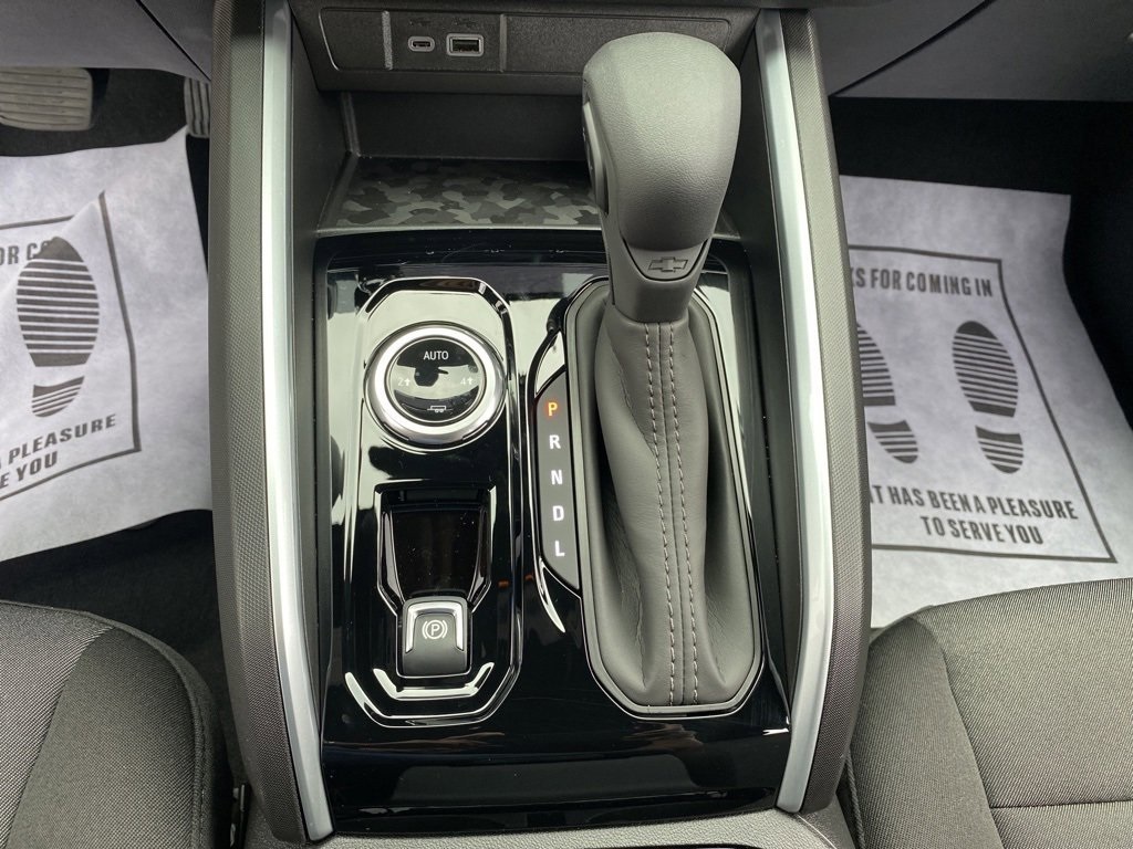 Vehicle image 23 of 32