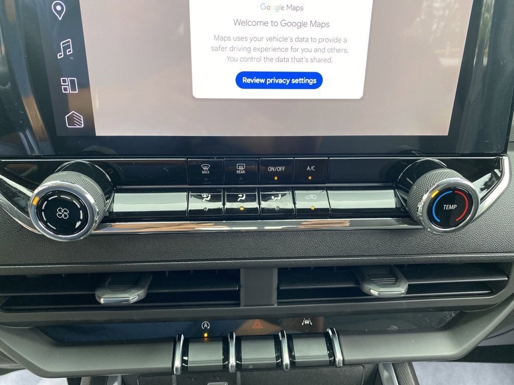Vehicle image 28 of 32