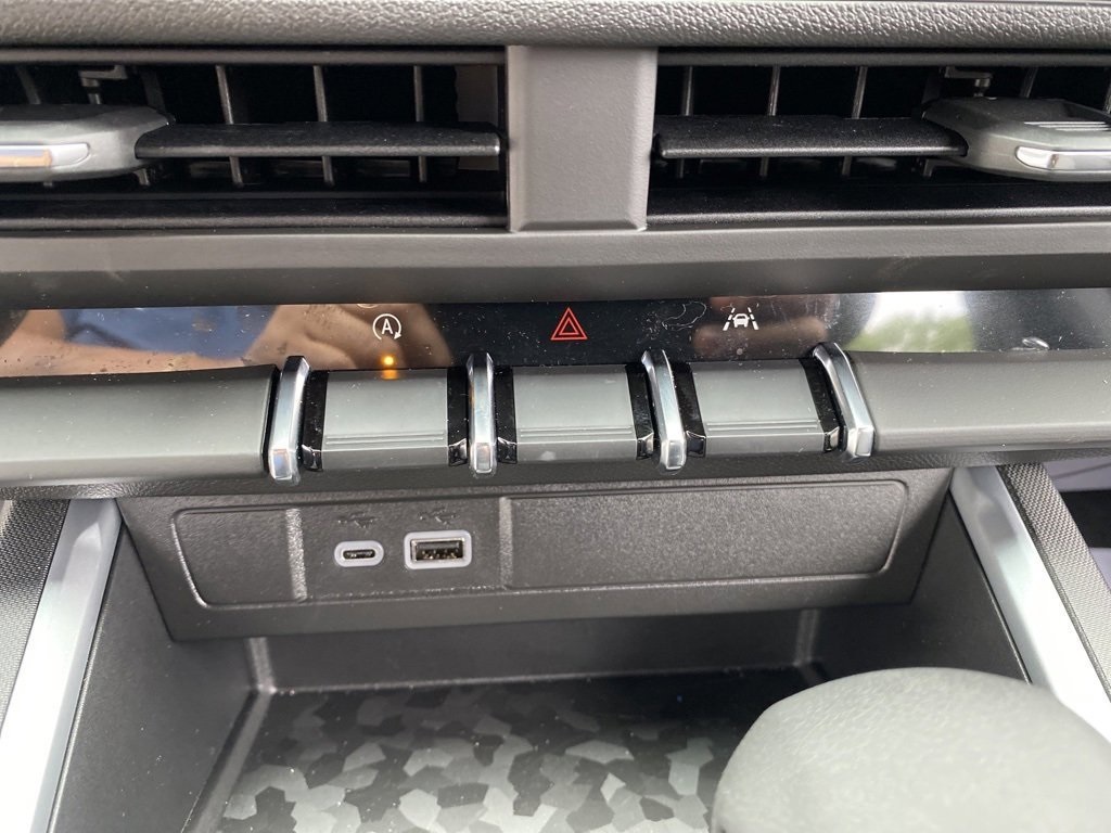 Vehicle image 29 of 32
