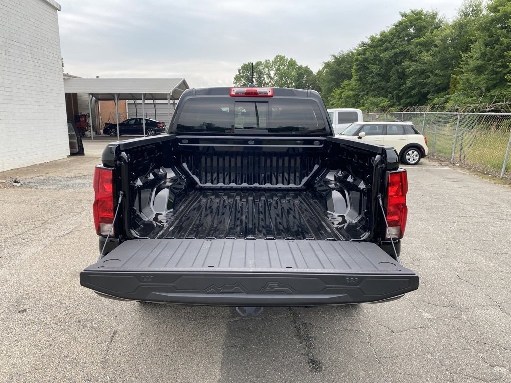 Vehicle image 11 of 32