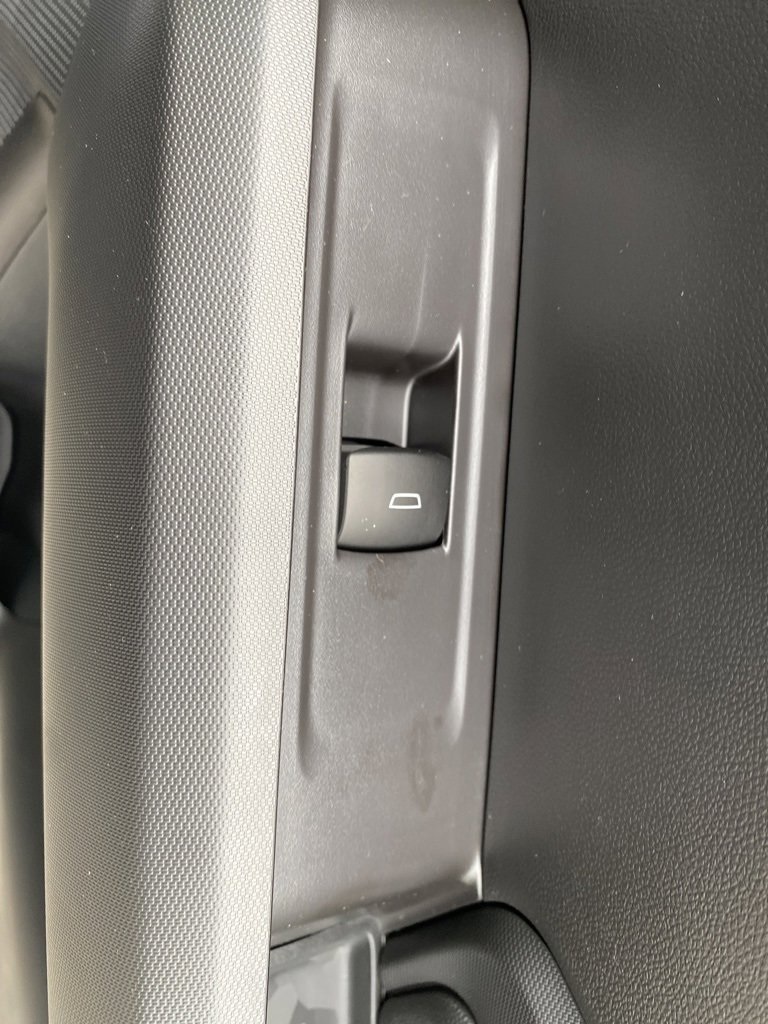 Vehicle image 26 of 32