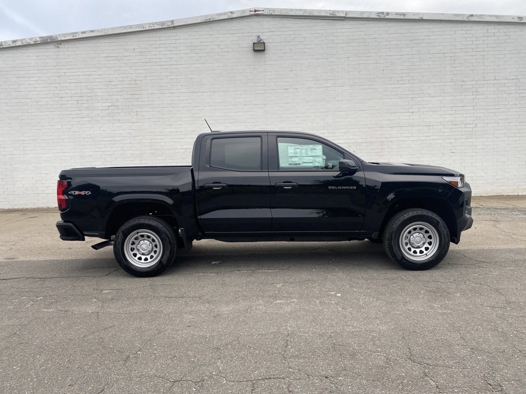 Vehicle image 4 of 32