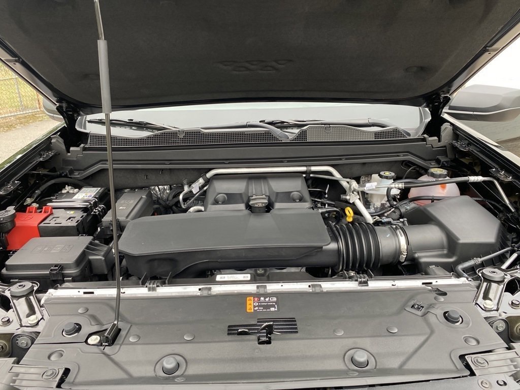 Vehicle image 10 of 32
