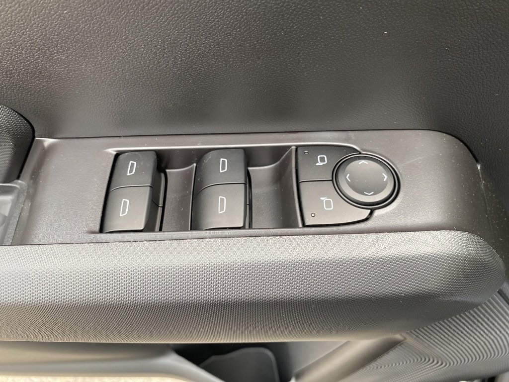 Vehicle image 27 of 32
