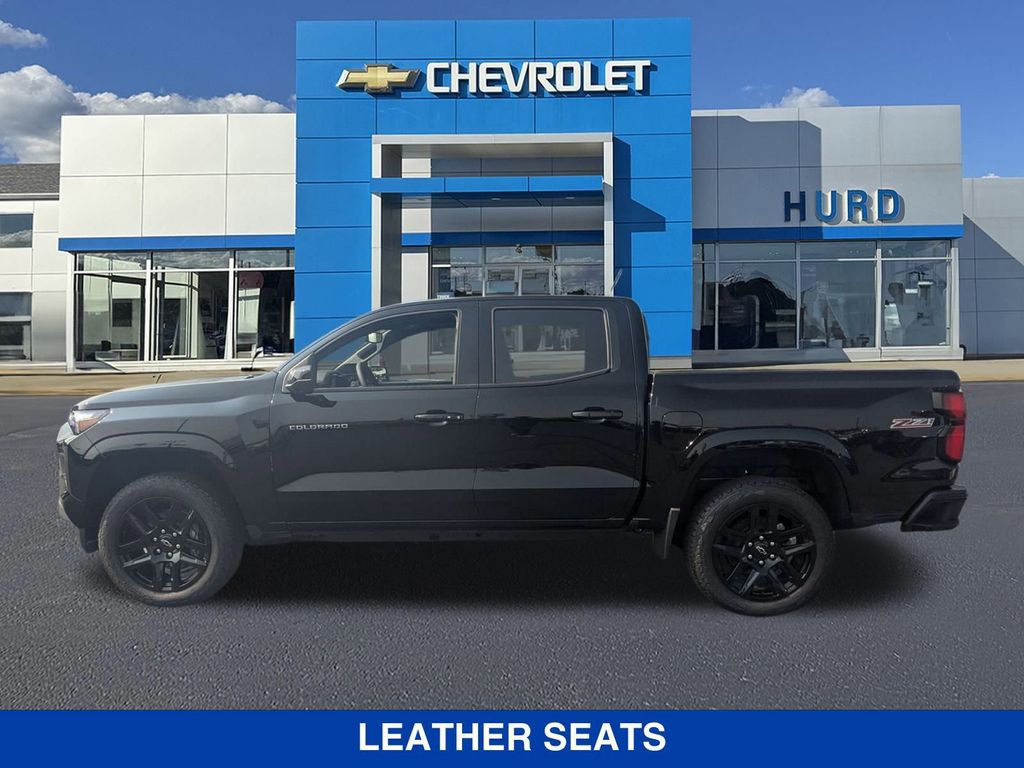 2025 Chevrolet Colorado Z71 Image 8 of 42