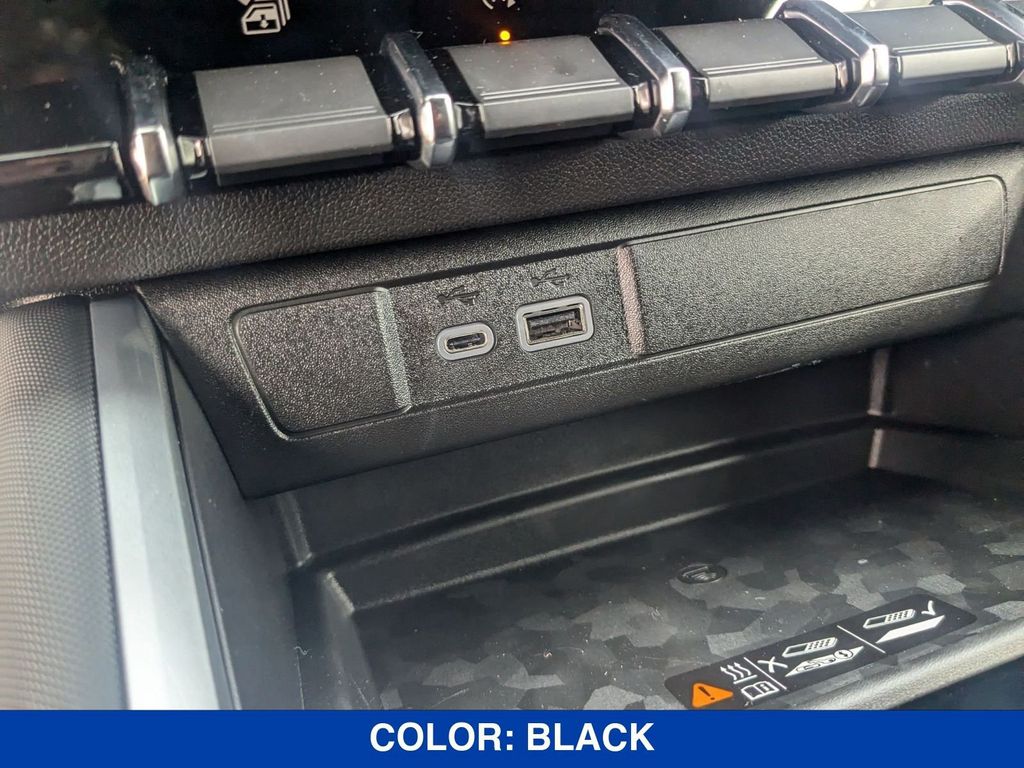 2025 Chevrolet Colorado Z71 Image 12 of 42