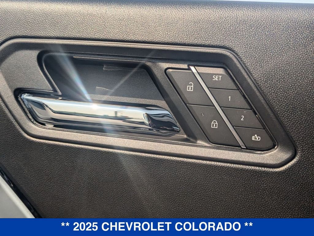 2025 Chevrolet Colorado Z71 Image 30 of 42