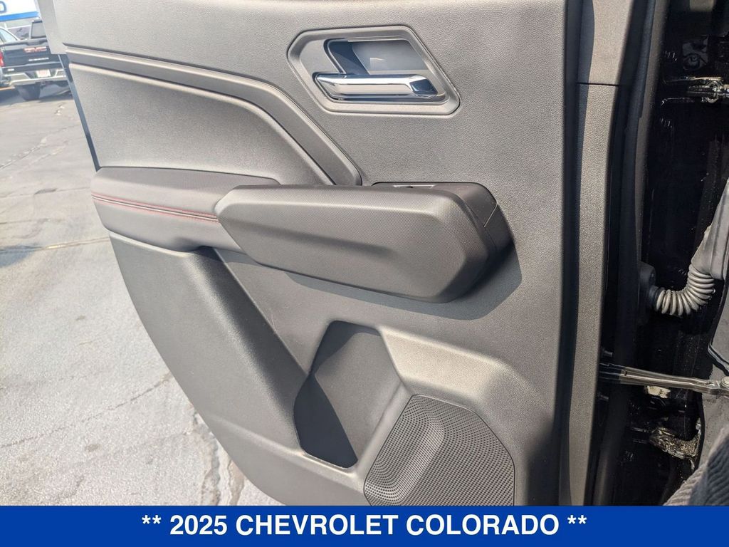 2025 Chevrolet Colorado Z71 Image 28 of 42