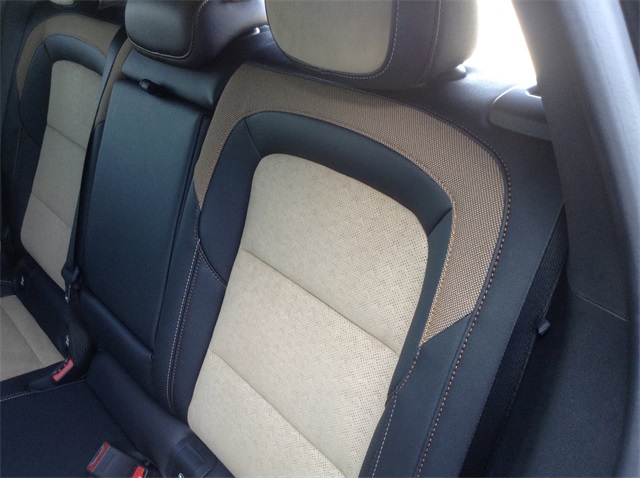 Vehicle image 14 of 34