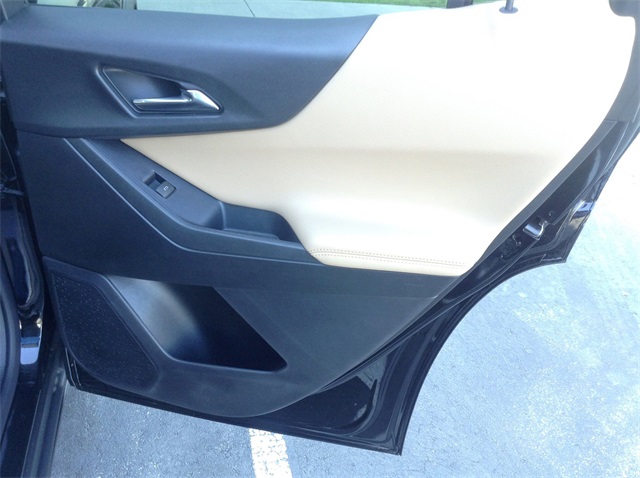 Vehicle image 33 of 34