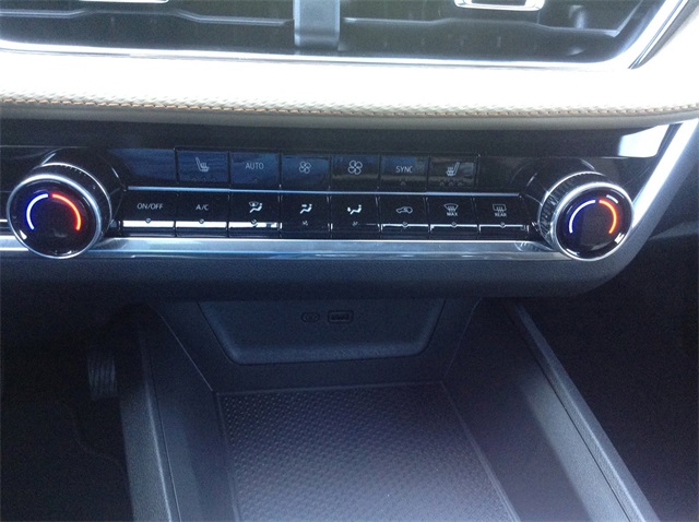 Vehicle image 19 of 34