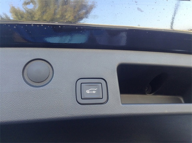 Vehicle image 27 of 34