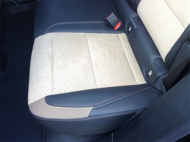 Vehicle image 15 of 34
