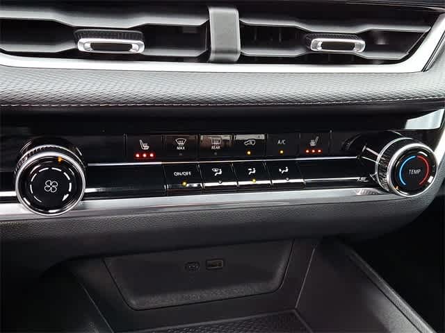 Vehicle image 13 of 22