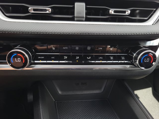 Vehicle image 8 of 12