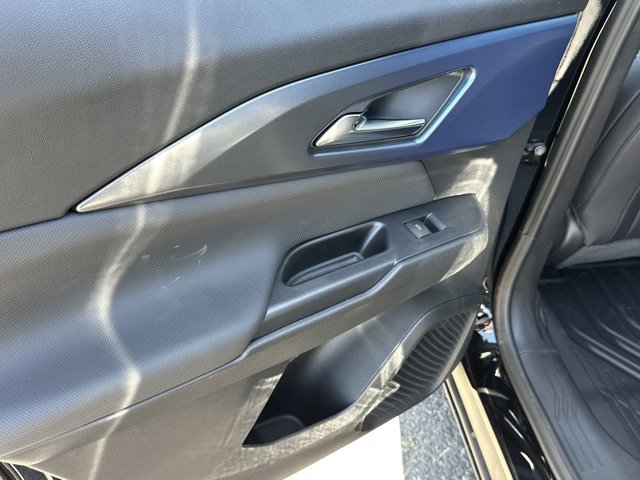 Vehicle image 15 of 25