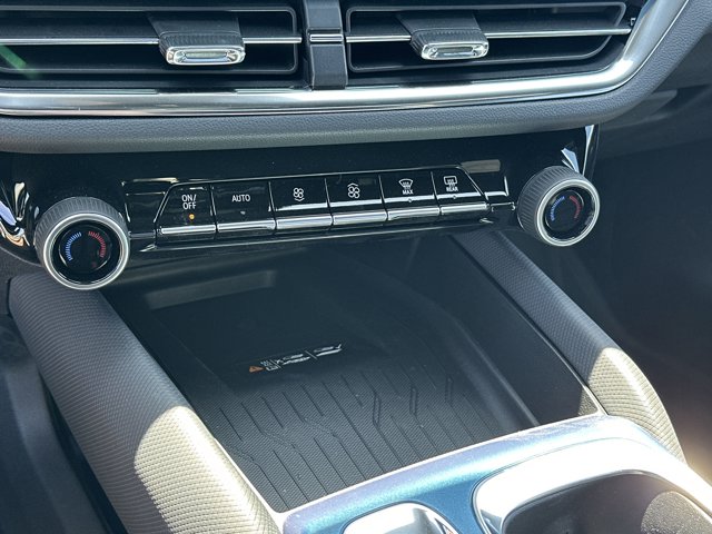 Vehicle image 23 of 25