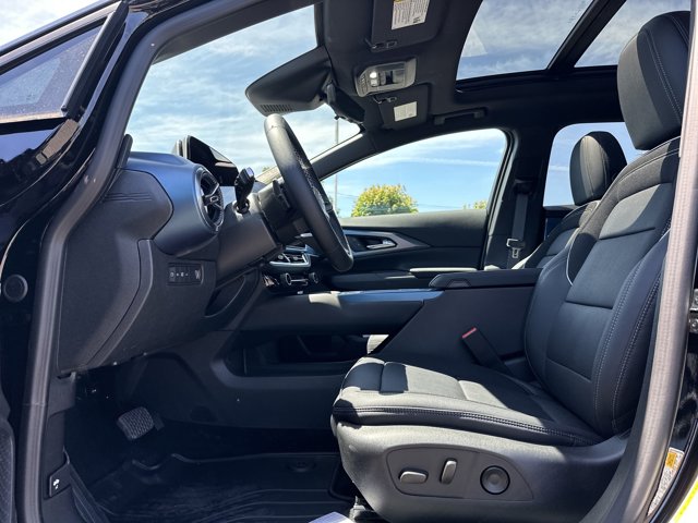Vehicle image 10 of 25