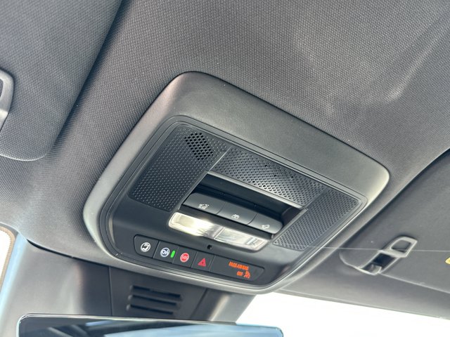Vehicle image 21 of 25