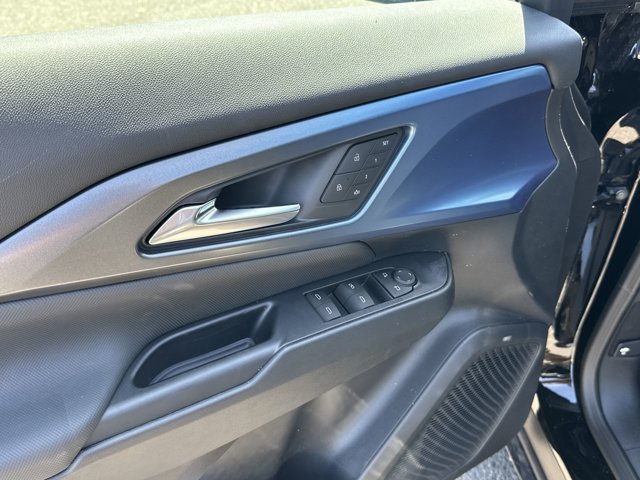 Vehicle image 16 of 25