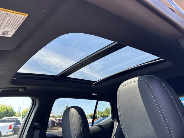 Vehicle image 17 of 25