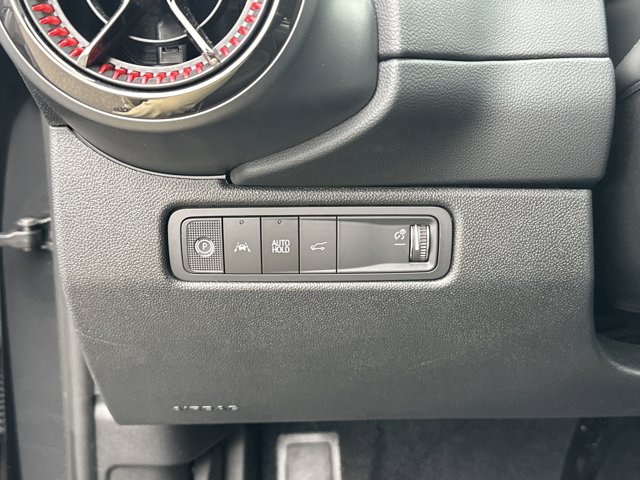 Vehicle image 18 of 25