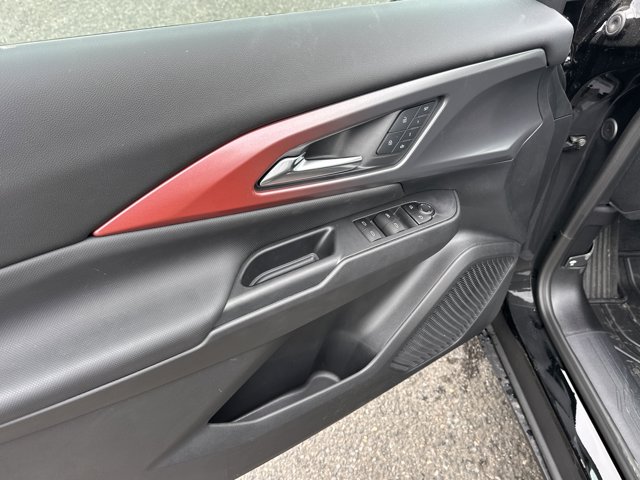 Vehicle image 16 of 25