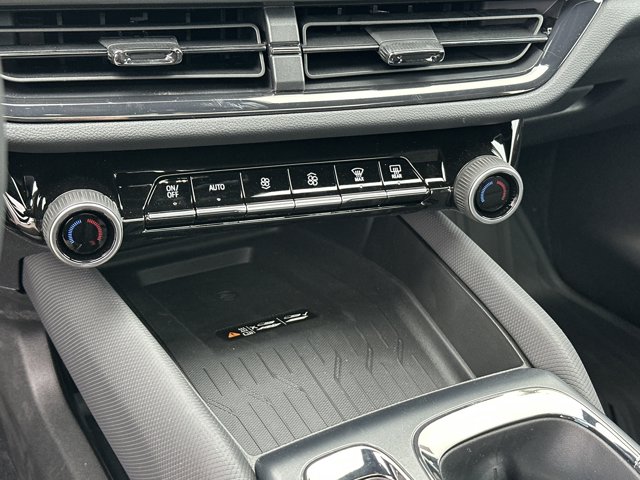 Vehicle image 23 of 25