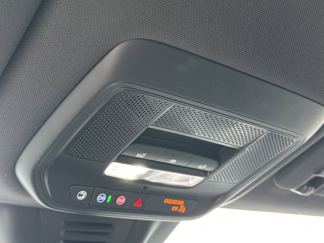 Vehicle image 21 of 25