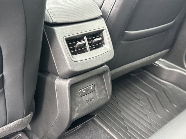 Vehicle image 13 of 25