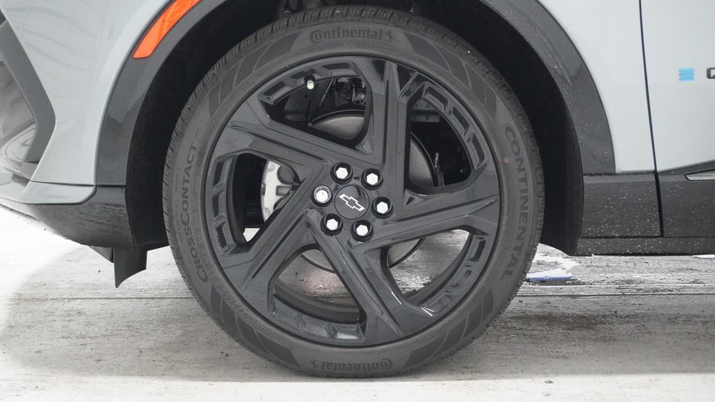 Vehicle image 13 of 40