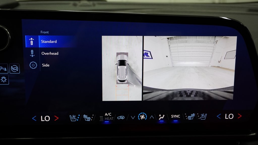 Vehicle image 33 of 40