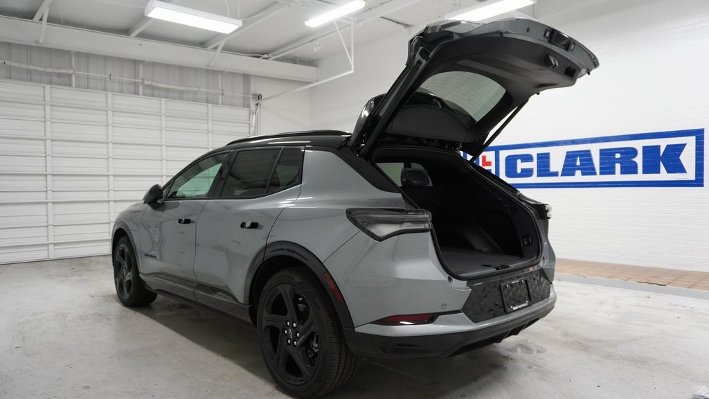 Vehicle image 12 of 40